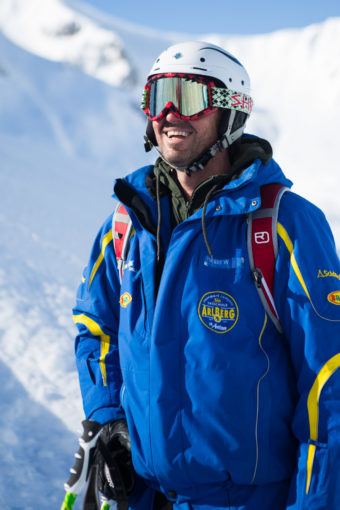 Lugn och leende, skidläraren och guiden Harald vet hur man har skoj i Arlberg