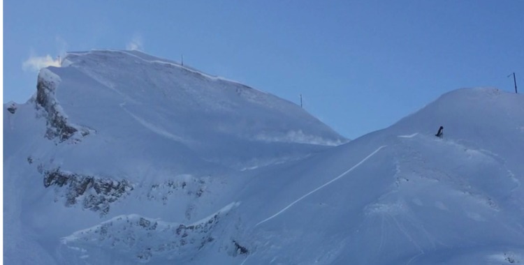 Lavin i franska La Clusaz utlöst av pistörena på skidorten.