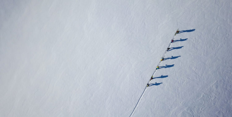 Häng med till en enslig stuga djupt inne i Kanadas vildmark. 