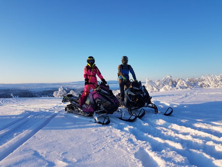 Sanna Tidstrand kör snöskoter i Norge.