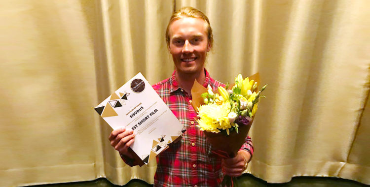 Axel Adolfsson fick ta emot priset för Eisodus på Folkets bio under Stockholm Independet Film Festival.