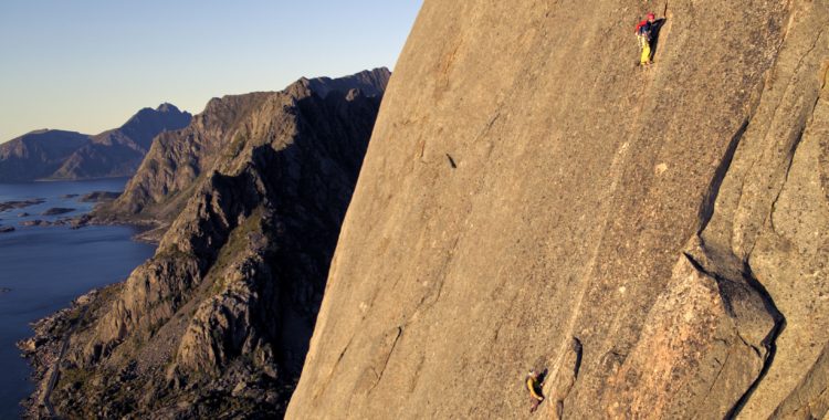 Alexander Rydén har klättrat norska bergsväggen Presten med Erik Wennberg. Nu blir vännernas första klättringsäventyr på storvägg utomhus till en långfilm.