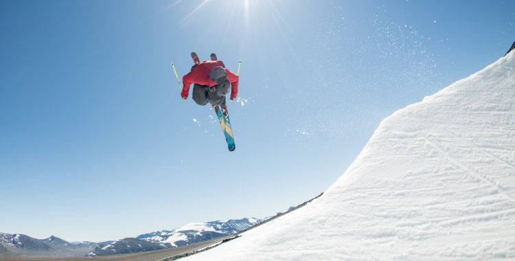 Anders Bakke skickar en solig hälsning från Galdhøpiggen sommerskisenter (Juvass). 