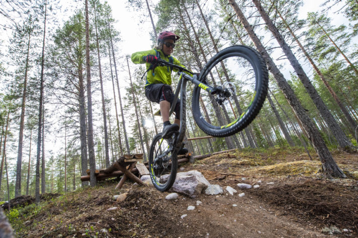 Anders Backe kör nedför Redneck-leden i Trysil.