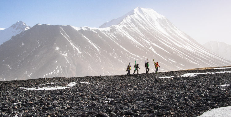Kirgizistan är både centralasiens okända pärla och lite bökiga pärla. Inte ski in/ski out direkt.