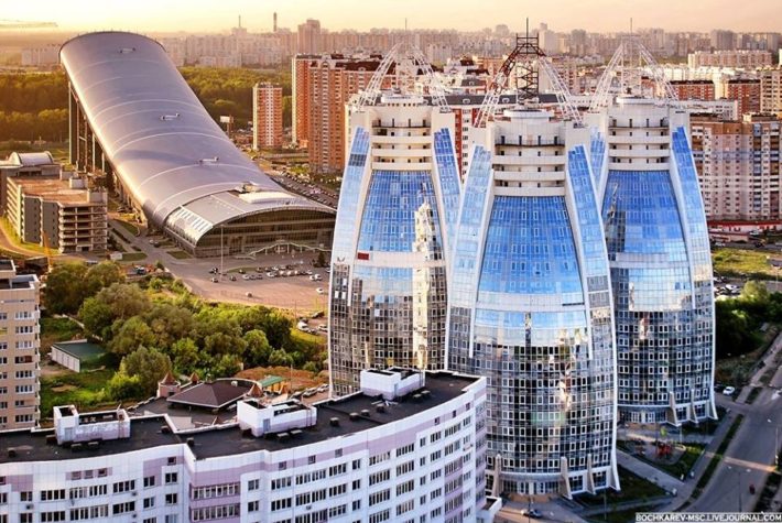 En landskapsbild av ryska skidanläggningen Snej.com.