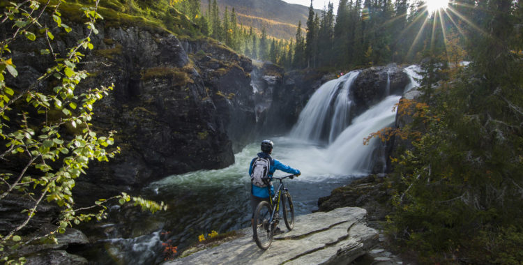Homan Pelaseyed vid Rjukandefoss i Hemsedal.