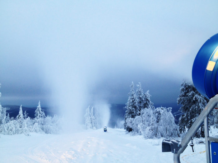 Snöläggning pågår.