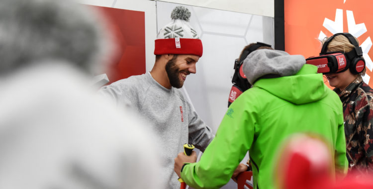 VR-glasögonen, där besökarna kan testa att åka i de backar där det kommer att åkas super G och slalom under alpina VM.