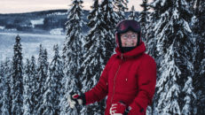 84-åringen Asta som fortfarande dansar sig fram på skidor