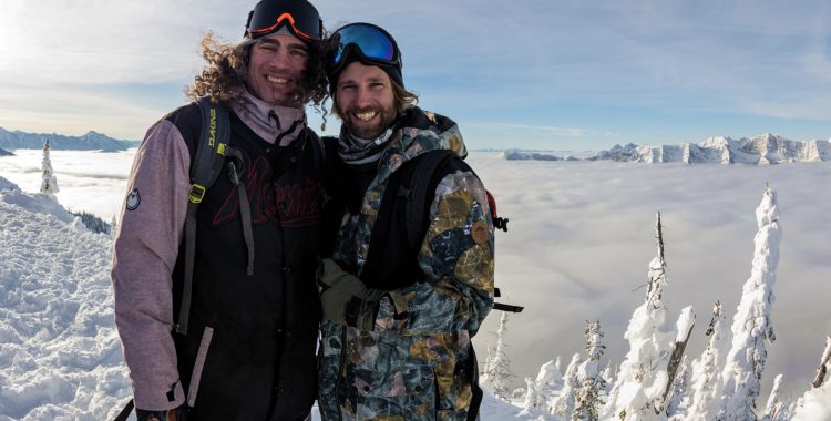 Bröllopspars poserande brädåkare!  
I första avsnittet hänger Christoffer Granbom (th) i Kanada med Stefan Östling (tv)  som gör sin 19:e vinter i Fernie. 