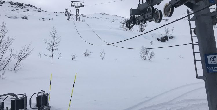 Sittliften i Riksgränsen är paj sedan öppningen, förhoppningen är att få den lagad före påsk.