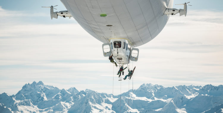 Stefan Ager, Fabian Lentsch och Andreas Gumpenberger ombord Zeppelinaren ovanför Mittagsspitze.