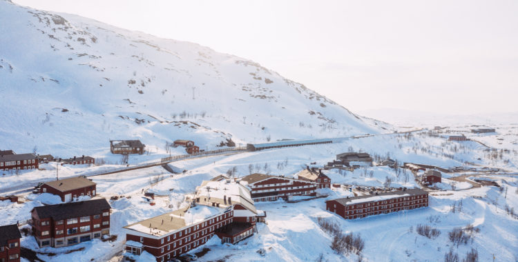 Vintersäsongens sista dag 2019 är nu på söndag 26 maj, men i midsommar öppnar Riksgränsen igen.