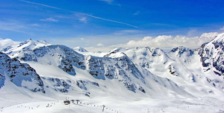 Kommer de riktigt stora bra skidorterna i Alperna att vara med i Snowpass Card? Svaret kommer 8 maj.