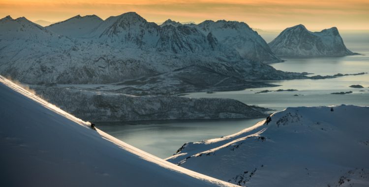I norr finns det ofta snö, så även denna vinter på norska ön Senja.