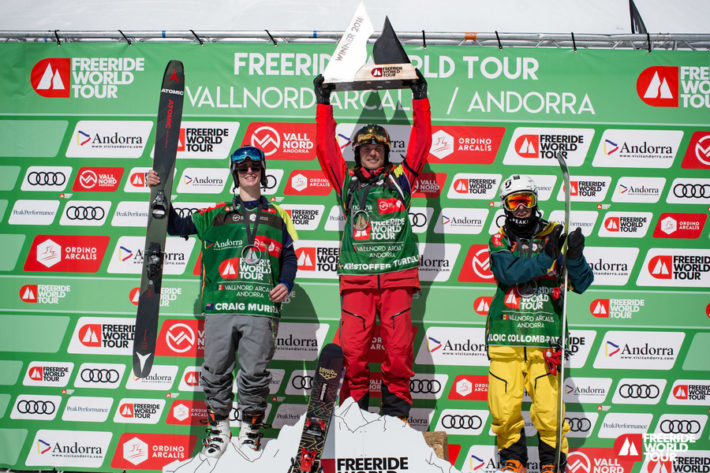 Kristofer på podiet efter att ha vunnit den totala FWT-touren.