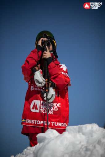 Kristofer gör en visuell inspektion i Verbier.