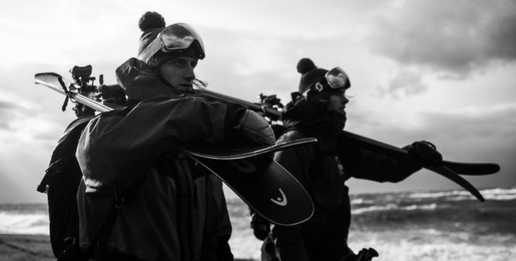 Carl och Olle Regnér fick veta hur kall en pool faktiskt kan vara under inspelningen av arty japanskidfilmen 