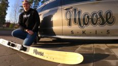 På besök i Sveriges minsta skidfabrik