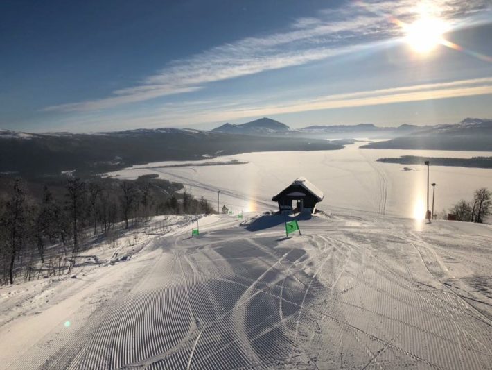 En solidg dag ser man bort mot Ryfjället från Ingemarsbacken.