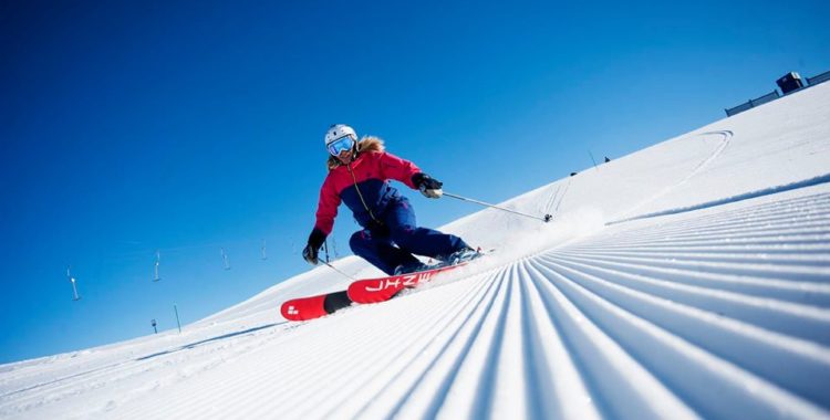 Hemkarantän bytes mot skidåkning (personen på bilden inte med nyheten att göra).