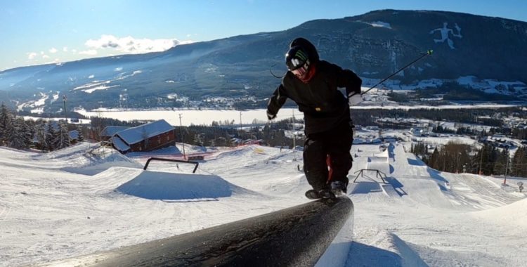 På lördag drar tävlingarna på X Games i Hafjell igång med Big Air och Knuckle Huck i Snowboard och Freeski. På Söndag blir det Slopestyle. Henrik Harlaut har chans på medalj i alla discipliner. 