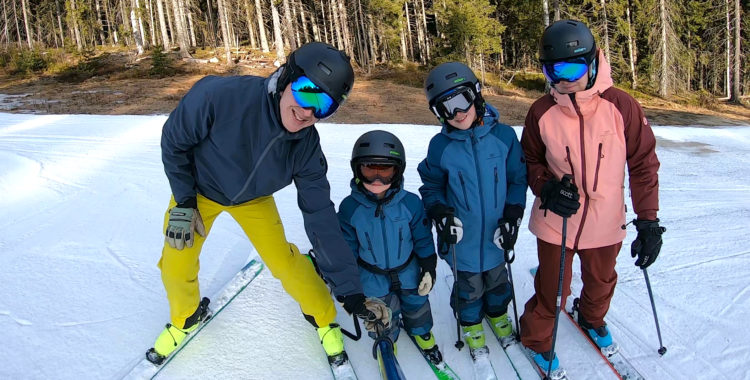 Familjen Burström-Nilsson har utvärderat skidprylarna från Elan, Roxa och 2117.