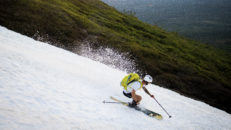 Färsk rapport från Sonfjället: grönskande sommarskidåkning