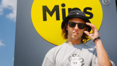 MIPS signar sin första skidåkare: Henrik Harlaut