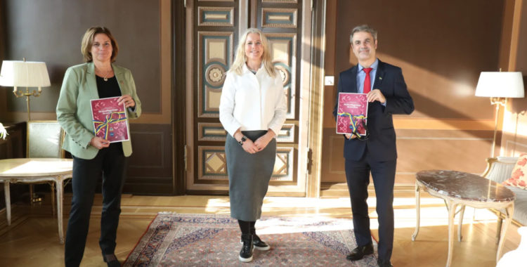 9 branscher överlämnade sina färdplaner i samband med gårdagens rundabord-samtal.