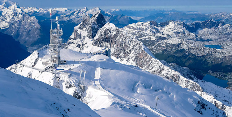 Mattias Hargin och ett litet gäng fick åka skidor i Engelberg igår 30 september 2020.