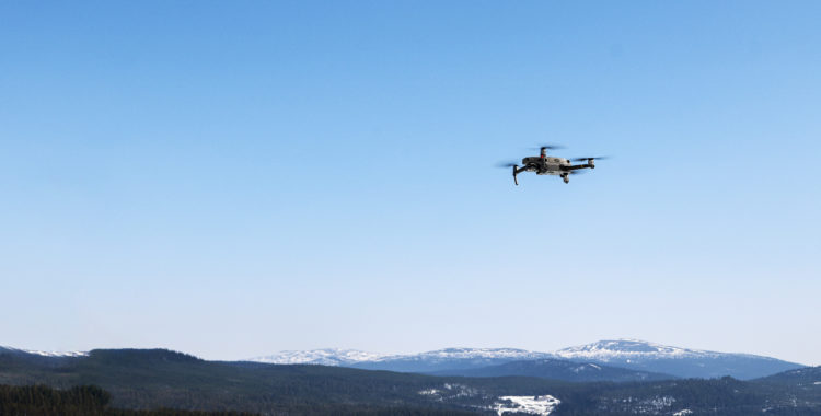 En lavindrönare har utvecklats av en svensk ingenjör (drönare på bilden är en annan).