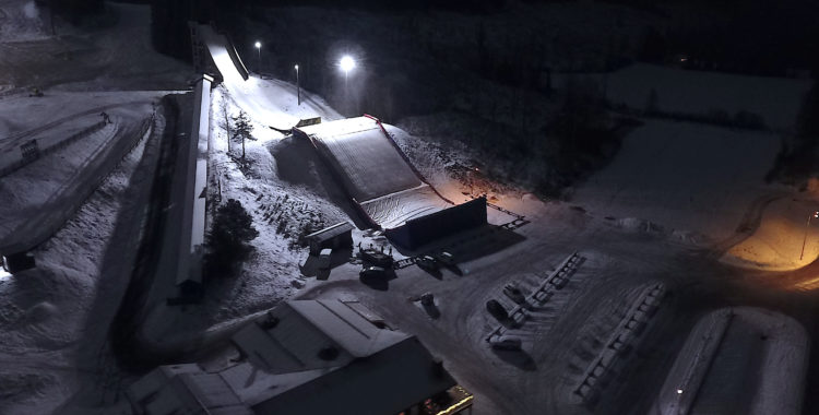 En stor träningsanläggning med hopp har byggts i Kläppen.