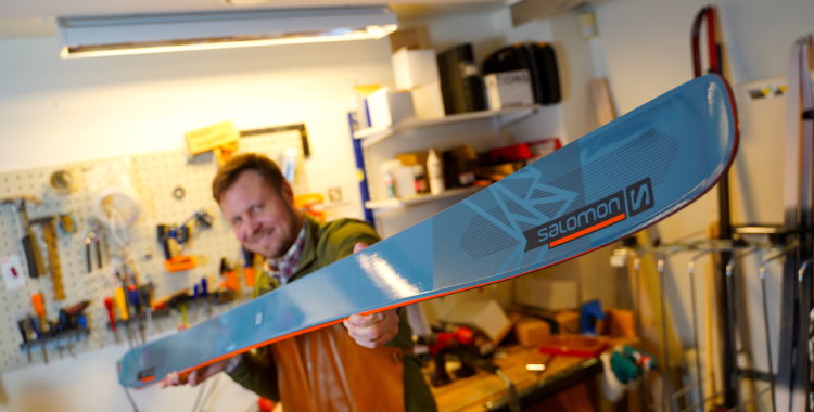 Salomon hottar upp sin QST-serie med 2 nya skidor: QST 98 här på bilden och QST Blank 112.