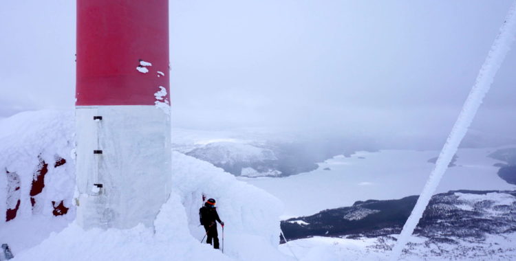 Dimman lättar för några sekunder på toppen av Ryfjället, sen blev det vitt igen. 