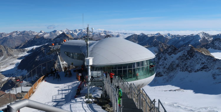 Toppstation Wildspitzbahn och Café 3440, som det heter efter höjden i Pitztal.