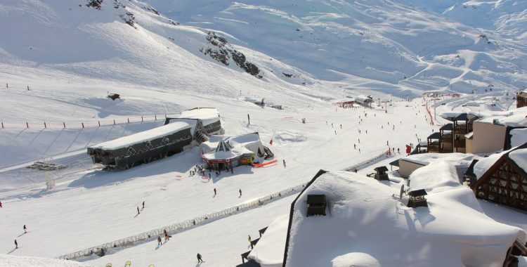 Frankrikes högst belägna skidort Val Thorens – och först ut.