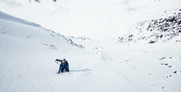 Polsk alpinist blir den förste att bestiga Yawash Sar II i Pakistan.