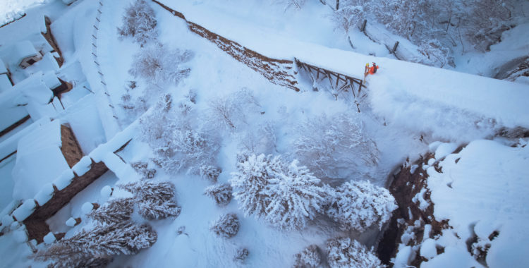 Markus Eder åker skidor vid Ridnaun Mining Museum, södra Tyrolen Italien. 