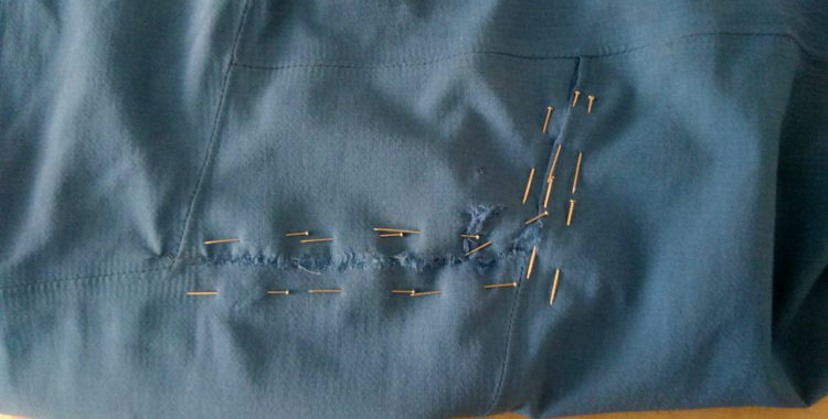 Att vi skidåkare lagar våra skidbyxor är så klart toppen, men de större aktörerna behöver också göra mer för miljön.