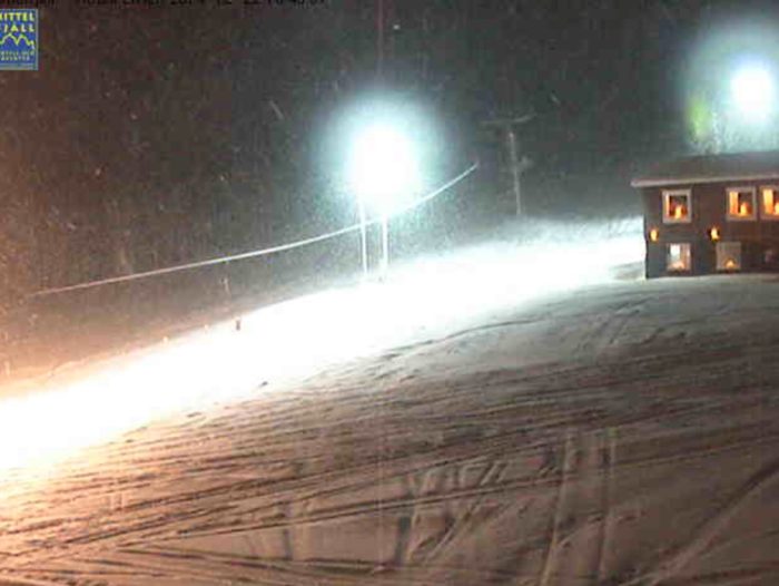 Jag ser det snöar i Kittel..