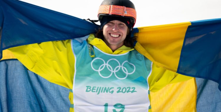 Harlaut tar sin första OS-medalj i karriären. 