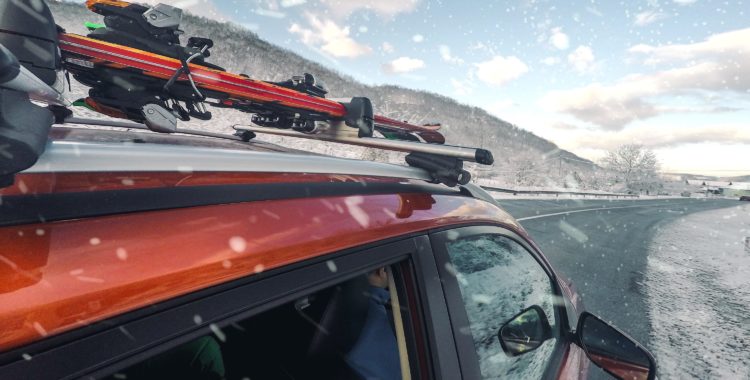 Sportlovstider innebär många bilar på väg mot svenska fjällen.