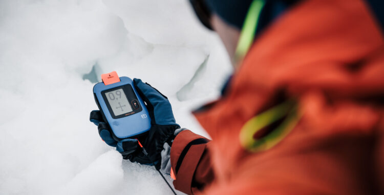 Diract från Ortovox är en talande transceiver. 