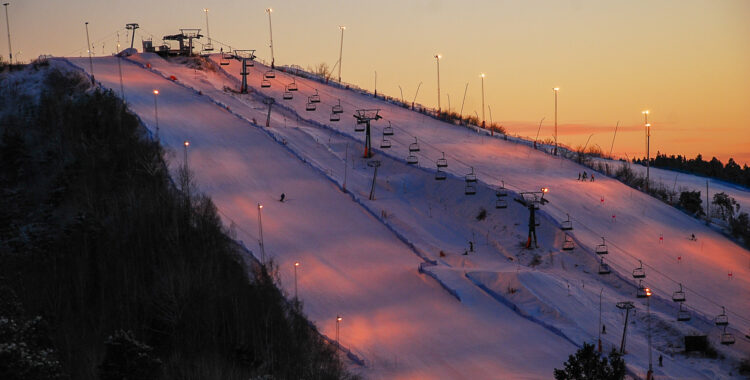 Flottsbro har öppet för kvällsåkning, perfekt om man har svängarna förbi efter jobbet.
