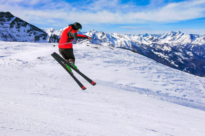 Magnus Löfgren hoppar uppe i Goldriedsee i Grossglockner Resort Kals-Matrei.