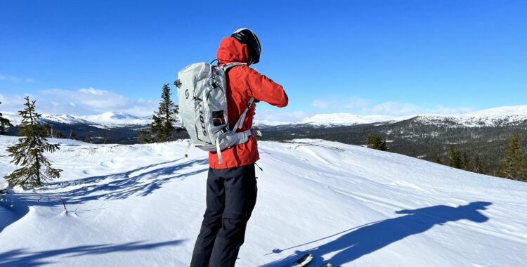 Artikelförfattaren njuter av testuppdraget en solig marsdag. 