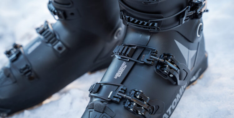 Det är dags att lufta debatten kring hur man spänner ett par pjäxor.