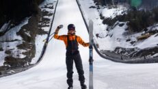 Nytt världsrekord i att åka baklänges på skidor – 133 km/h